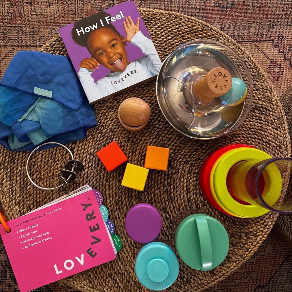 EUC LOVEVERY Full Kit 9-10 Months